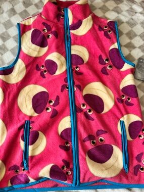 DISNEY PARKS TOY STORY
LOTSO FLEECE VEST